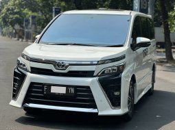 TOYOTA VOXY 2.0 AT 2019 PUTIH DIJUAL CEPAT TERMURAH