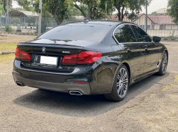 BMW 5 Series 530i M Sport 2020 Hitam 4