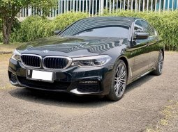 BMW 5 Series 530i M Sport 2020 Hitam 2