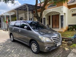 TOYOTA INNOVA V LUXURY DIESEL 2.4 AT 2014