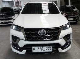 Toyota Fortuner 2.8 GR Sport AT 2022 Putih