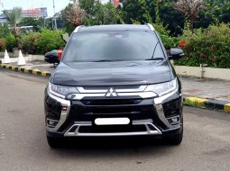 Mitsubishi Outlander 2.4L 2019 hitam km 42rban hybrid