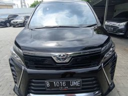 Toyota Voxy 2.0 AT 2019 Hitam