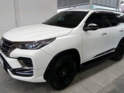 Toyota Fortuner 2.8 GR Sport AT 2022 Putih 1