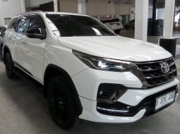 Toyota Fortuner 2.8 GR Sport AT 2022 Putih 3