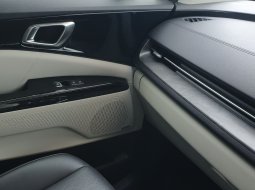 Kia Grand Carnival 2022 putih diesel 11 seater km 14 ribuan 14