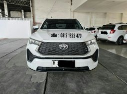 Toyota Innova V Zenix 2.0  AT ( Matic ) 2023 Putih Km Low cuma 17rban Good Condition Siap Pakai