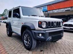 KM 4 RIBU !! SUZUKI JIMNY 3 DOORS SINGLE TONE 4X4 MT 2021