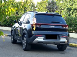 Kia Sonet Premiere 2022 5 seater hitam sunroof cash kredit proses bisa dibantu 7