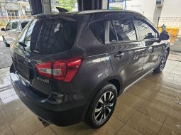 Suzuki SX4 S-Cross New  At 2022 Abu abu 4