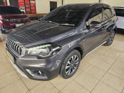 Suzuki SX4 S-Cross New  At 2022 Abu abu 2