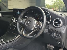 Mercedes-Benz GLC 200 AMG Line 2022 putih km 26 ribuan cash kredit bisa dibantu 20