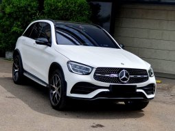 Mercedes-Benz GLC 200 AMG Line 2022 putih km 26 ribuan cash kredit bisa dibantu 2