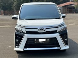 TOYOTA VOXY 2.0 AT PUTIH 2019 DIJUAL CEPAT TERMURAH 2