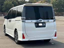 TOYOTA VOXY 2.0 AT PUTIH 2019 DIJUAL CEPAT TERMURAH 6