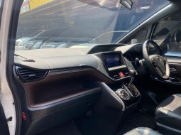 TOYOTA VOXY 2.0 AT PUTIH 2019 DIJUAL CEPAT TERMURAH 7