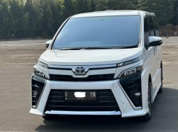 TOYOTA VOXY 2.0 AT PUTIH 2019 DIJUAL CEPAT TERMURAH