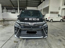 Toyota Voxy 2.0 AT ( Matic ) 2019 / 2020 Hitam Km 68rban tangerang