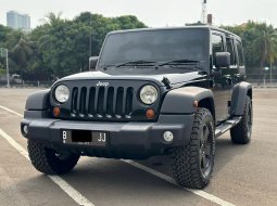 JEEP WRANGLER  3.8L BENSIN AT 2011 HITAM TURUN HARGA KHUSUS AWAL TAHUN DIJUAL CEPAT