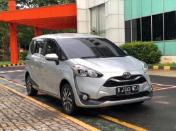 Toyota Sienta V CVT 2020