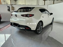 Mazda 3 Hatchback Skyactive 2.0 AT ( Matic ) 2020 Putih Km Antik 17rban Good Condition siap pakai 4