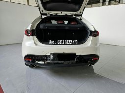 Mazda 3 Hatchback Skyactive 2.0 AT ( Matic ) 2020 Putih Km Antik 17rban Good Condition siap pakai 6