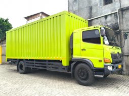 MULUS+banBARU MURAH Hino engkel 4x2 FG 235 JP box besi 2018 bok