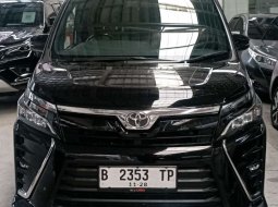 Toyota Voxy 2.0 AT 2018