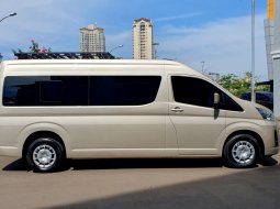 Toyota Hiace Premio 2020 10 seater diesel km 29 ribuan 7