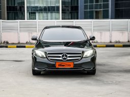 (20.000 miles) Mercedes-Benz E-Class E250 Avangarde (w213) AT 2018 Sedan HITAM