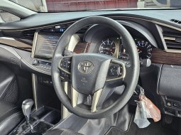 Toyota Innova 2.4 V A/T ( Matic ) 2022 Putih Km 23rban Mulus Siap Pakai 9