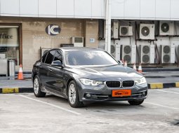 BMW 3 Series 320i M Sport 2.0 Facelift 2018 Abu Abu Metalik Sedan 2