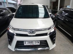 Toyota Voxy 2.0 A/T 2022  - Kredit Mobil Murah 1