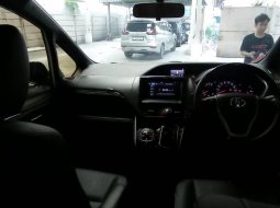 Toyota Voxy 2.0 A/T 2022  - Kredit Mobil Murah 4