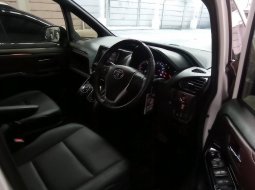 Toyota Voxy 2.0 A/T 2022  - Kredit Mobil Murah 6