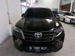 Toyota Fortuner New 4x4 2.8 GR Sport A/T 2022  - Kredit Mobil Murah