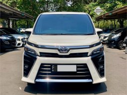 Toyota Voxy 2.0 A/T 2019 Putih