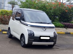 Wuling Air EV 2023 long range putih km 17 ribuan include wallcharger tangan pertama