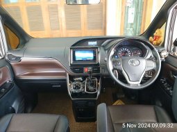 Toyota Voxy 2.0 A/T 2018  - Beli Mobil Bekas Murah 4