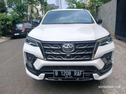 Toyota Fortuner New 4x4 2.8 GR Sport A/T 2022  - Beli Mobil Bekas Murah