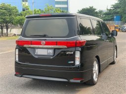 Nissan Elgrand Highway Star 2013 4