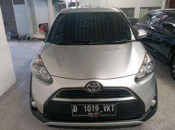 Toyota Sienta V 1.5 AT 2017 Silver