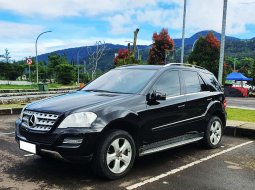 2011 Mercedes-Benz ML300 AWD Black OnBlack Rawatan ATPM B GENAP Pjk SEPTEMBER 2025 Mulus Siap Pakai 