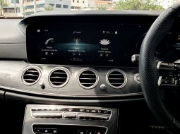 Mercedes-Benz E-Class E 300 2023 abu amg line km 24 ribuan 11