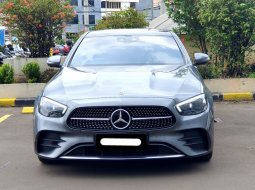 Mercedes-Benz E-Class E 300 2023 abu amg line km 24 ribuan 1