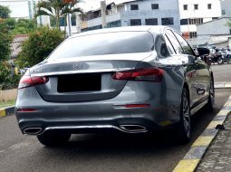 Mercedes-Benz E-Class E 300 2023 abu amg line km 24 ribuan 8