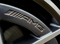 Mercedes-Benz E-Class E 300 2023 abu amg line km 24 ribuan 9