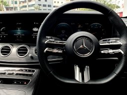 Mercedes-Benz E-Class E 300 2023 abu amg line km 24 ribuan 12