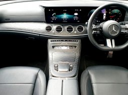 Mercedes-Benz E-Class E 300 2023 abu amg line km 24 ribuan 14