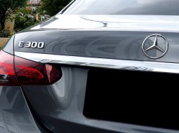 Mercedes-Benz E-Class E 300 2023 abu amg line km 24 ribuan 5